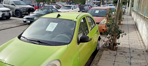 ΦΩΤΟ | Νέο σημείο… πώλησης αυτοκινήτων στα Χανιά!