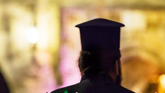 Κρητικός ιερέας πιάστηκε στα χέρια με σεκιουριτά στο ΟΑΚΑ
