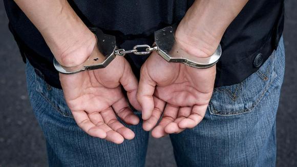 Τρεις συλλήψεις στο Μυλοπόταμο για κατοχή όπλων και ναρκωτικών