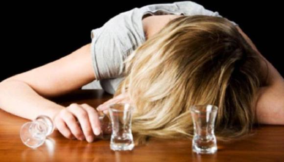 Σέρβιραν αλκοόλ σε ανήλικους. Τέσσερις συλλήψεις