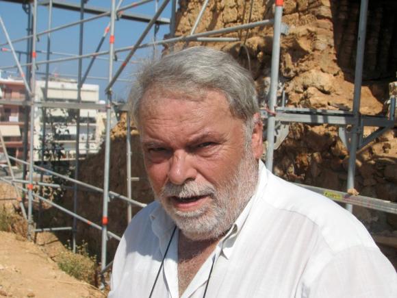 Έφυγε σε ηλικία 74 ετών ο αρχαιολόγος Μιχάλης Ανδριανάκης