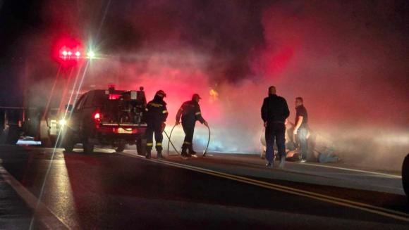 ΦΩΤΟ | Πήρε φωτιά αυτοκίνητο στο ΒΟΑΚ, στο νοσοκομείο ο οδηγός